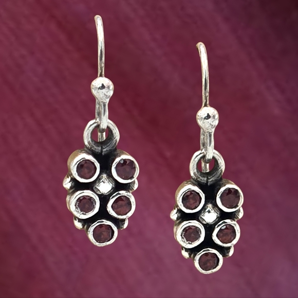 Dainty 925 Sterling Silver & Garnet Earrings - Vintage - Picture 1 of 6